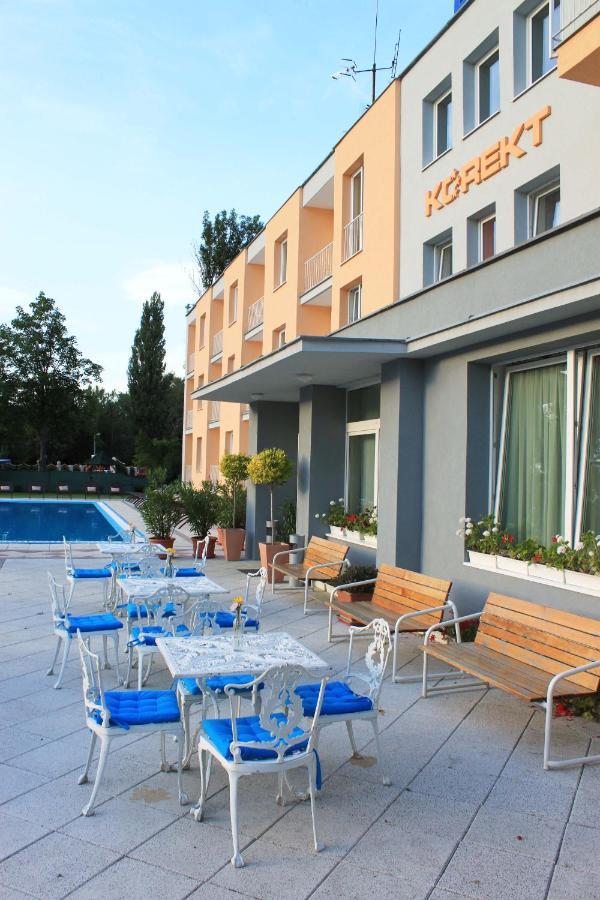 Hotel KOREKT Piest'any Buitenkant foto