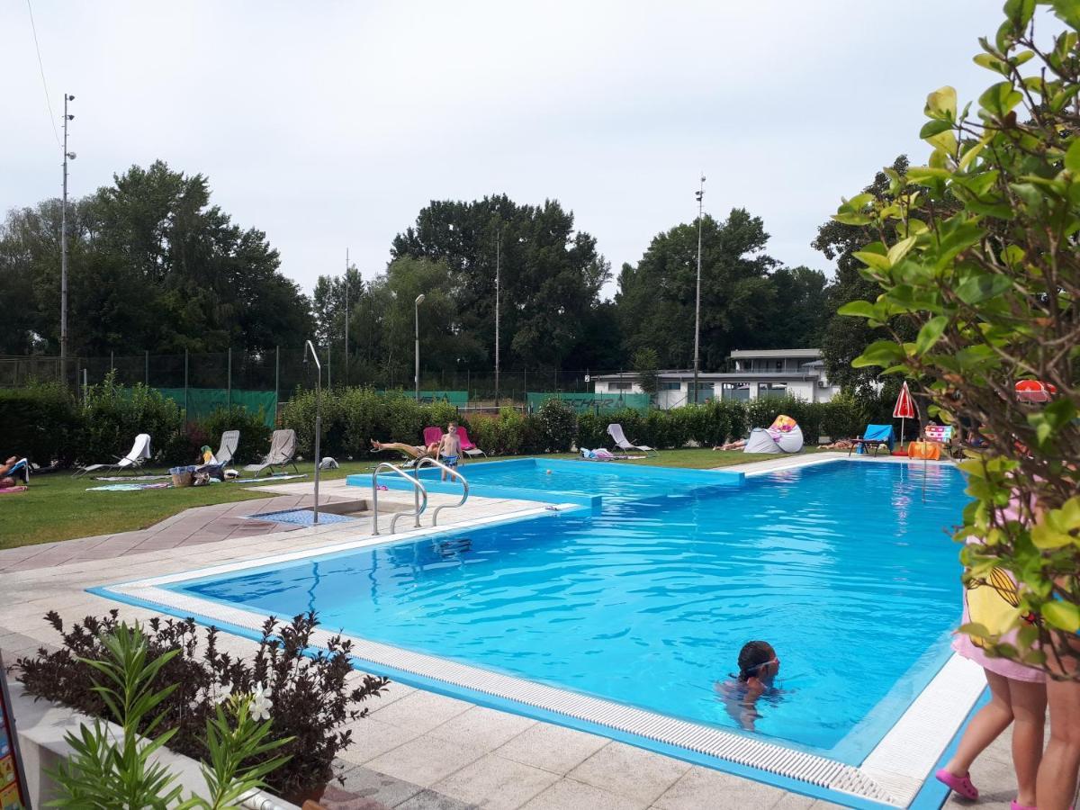 Hotel KOREKT Piest'any Buitenkant foto