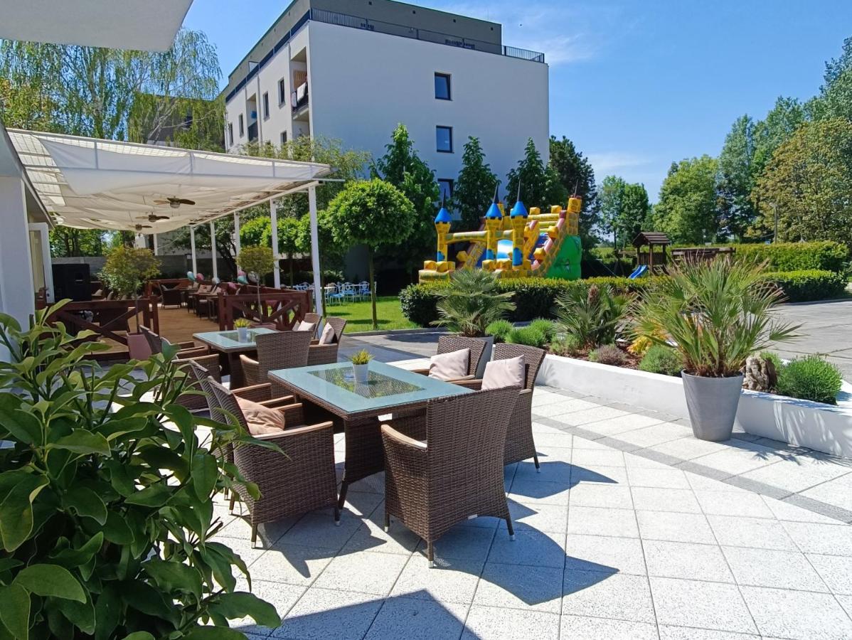 Hotel KOREKT Piest'any Buitenkant foto